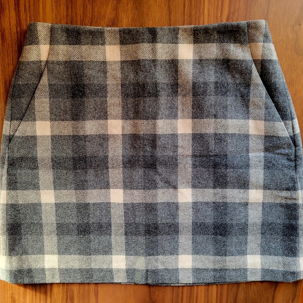 Uniqlo Gray & White Plaid Wool Mini Skirt WITH POCKETS